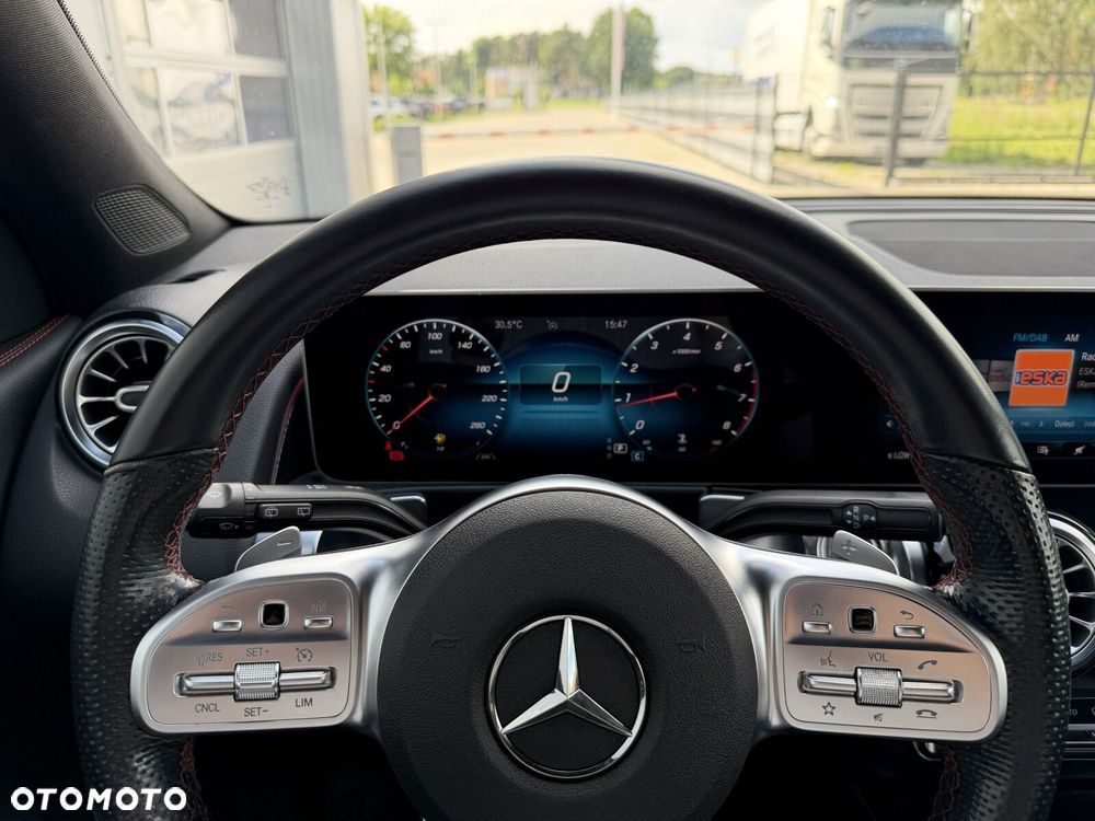 Mercedes-Benz GLB 200 4-Matic AMG Line 8G-DCT - 28