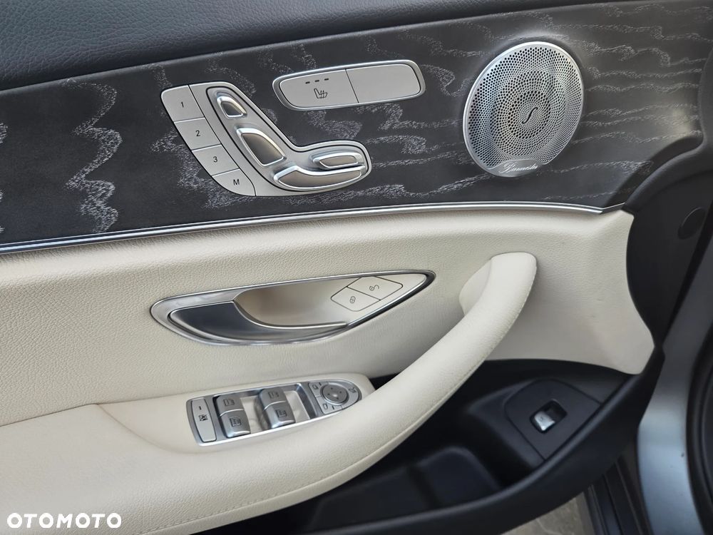 Mercedes-Benz Klasa E 300 d 4-Matic Exclusive - 22