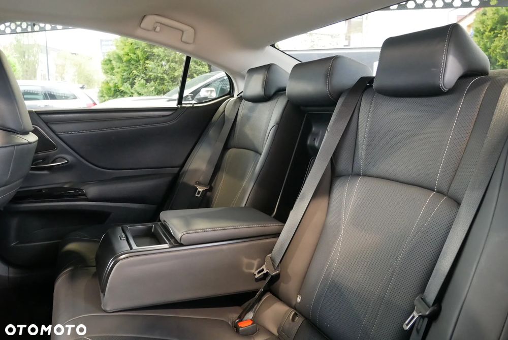 Lexus ES 300h Prestige - 14