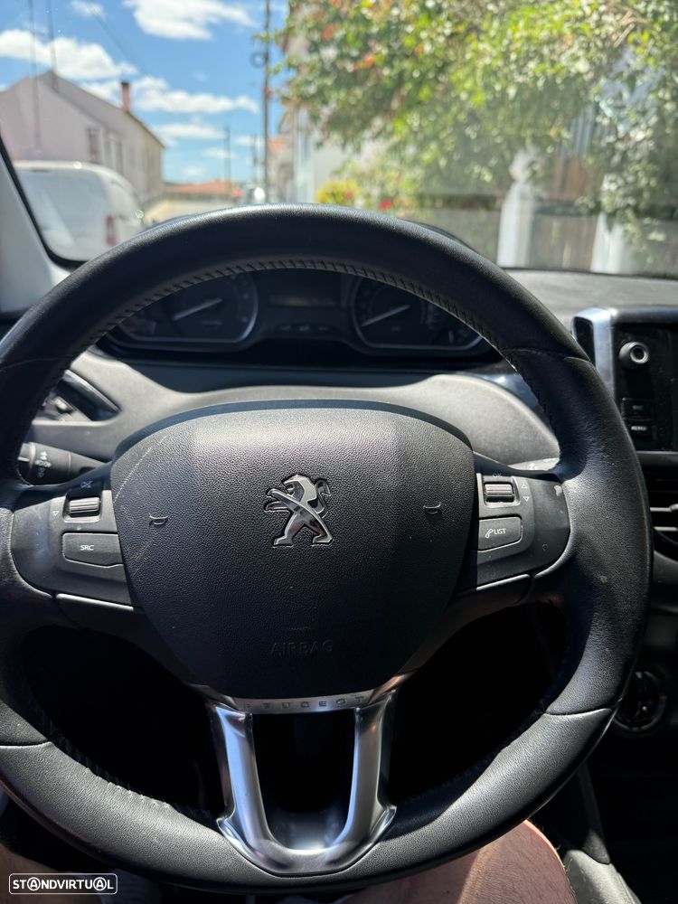 Peugeot 208 1.5 BlueHDi Signature - 4
