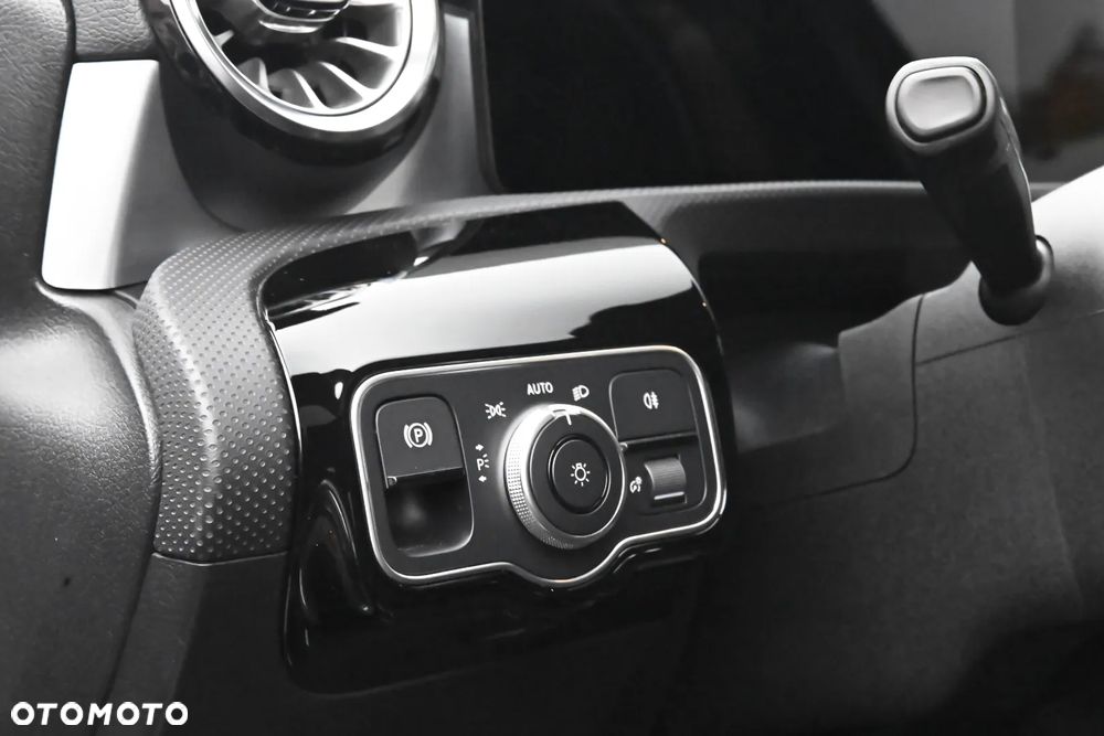 Mercedes-Benz Klasa A 35 AMG 4-Matic 7G-DCT - 24