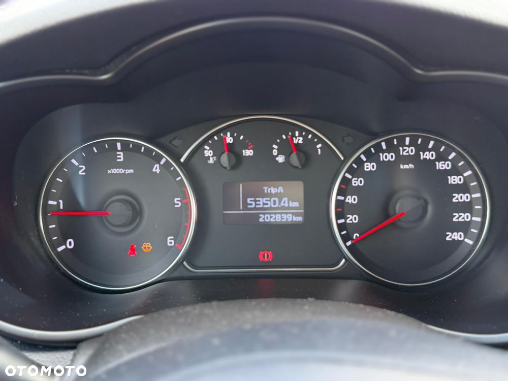 Kia Carens 1.7 CRDi M 7os EU6 - 31