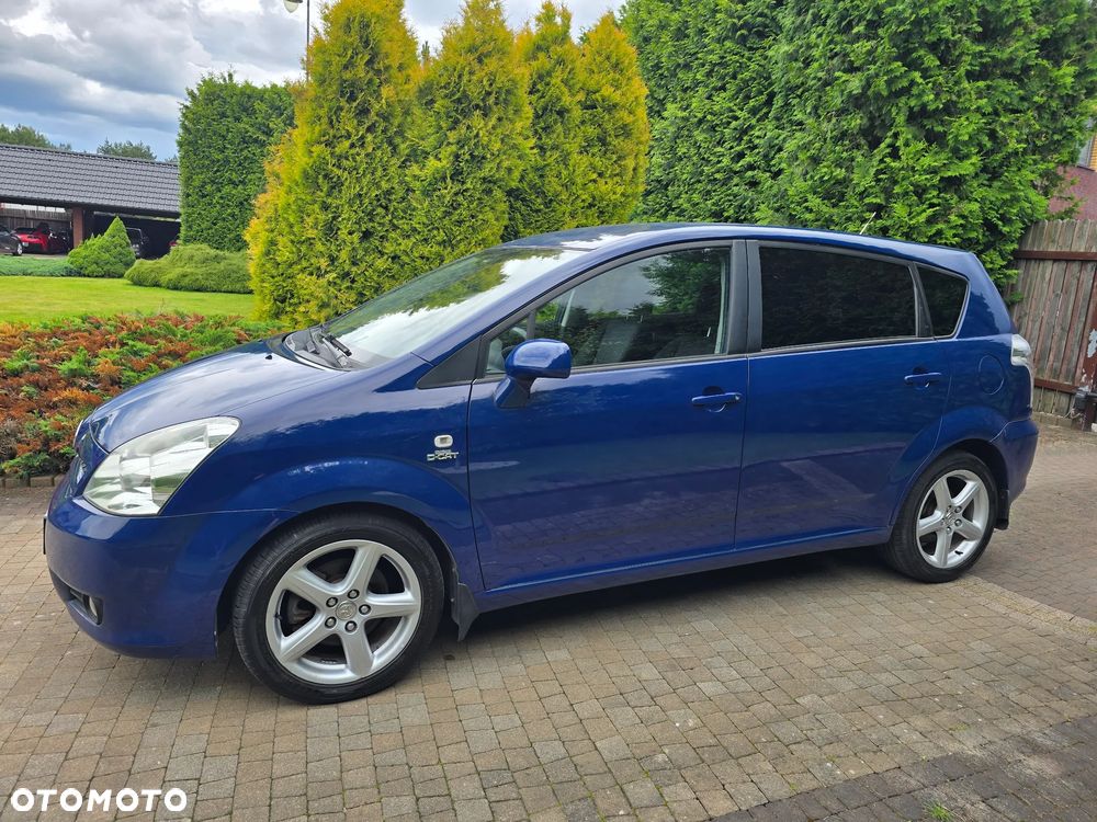 Toyota Corolla Verso 2.2 D-4D X - 2