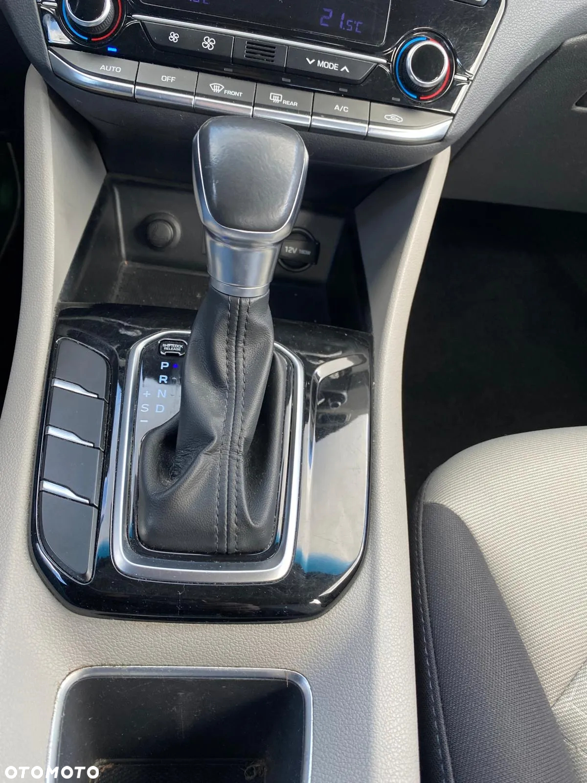 Hyundai IONIQ hybrid Business - 15