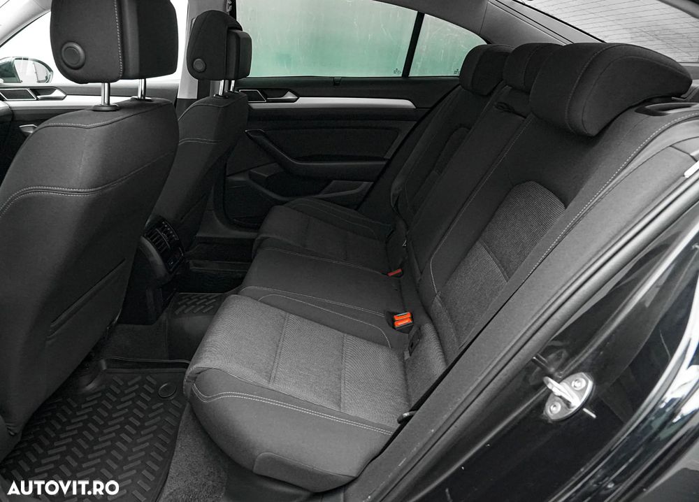 Volkswagen Passat 2.0 TDI DSG Highline - 17