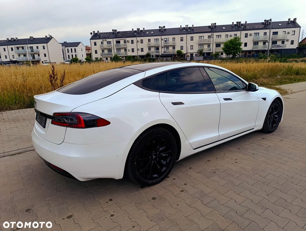 Tesla Model S - 18