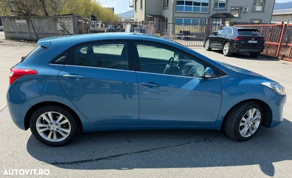 Hyundai i30 1.6 CRDI Automatik Style - 6