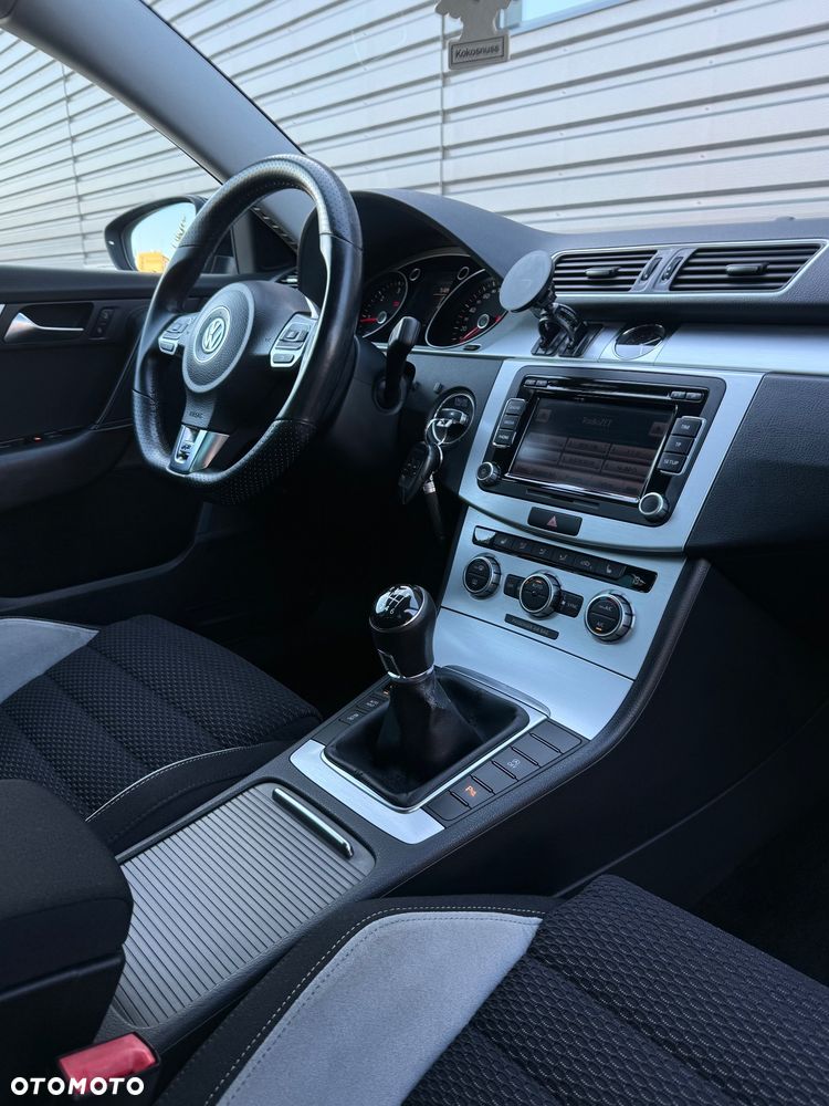 Volkswagen Passat 2.0 TDI BlueMotion Technology R-Line - 18
