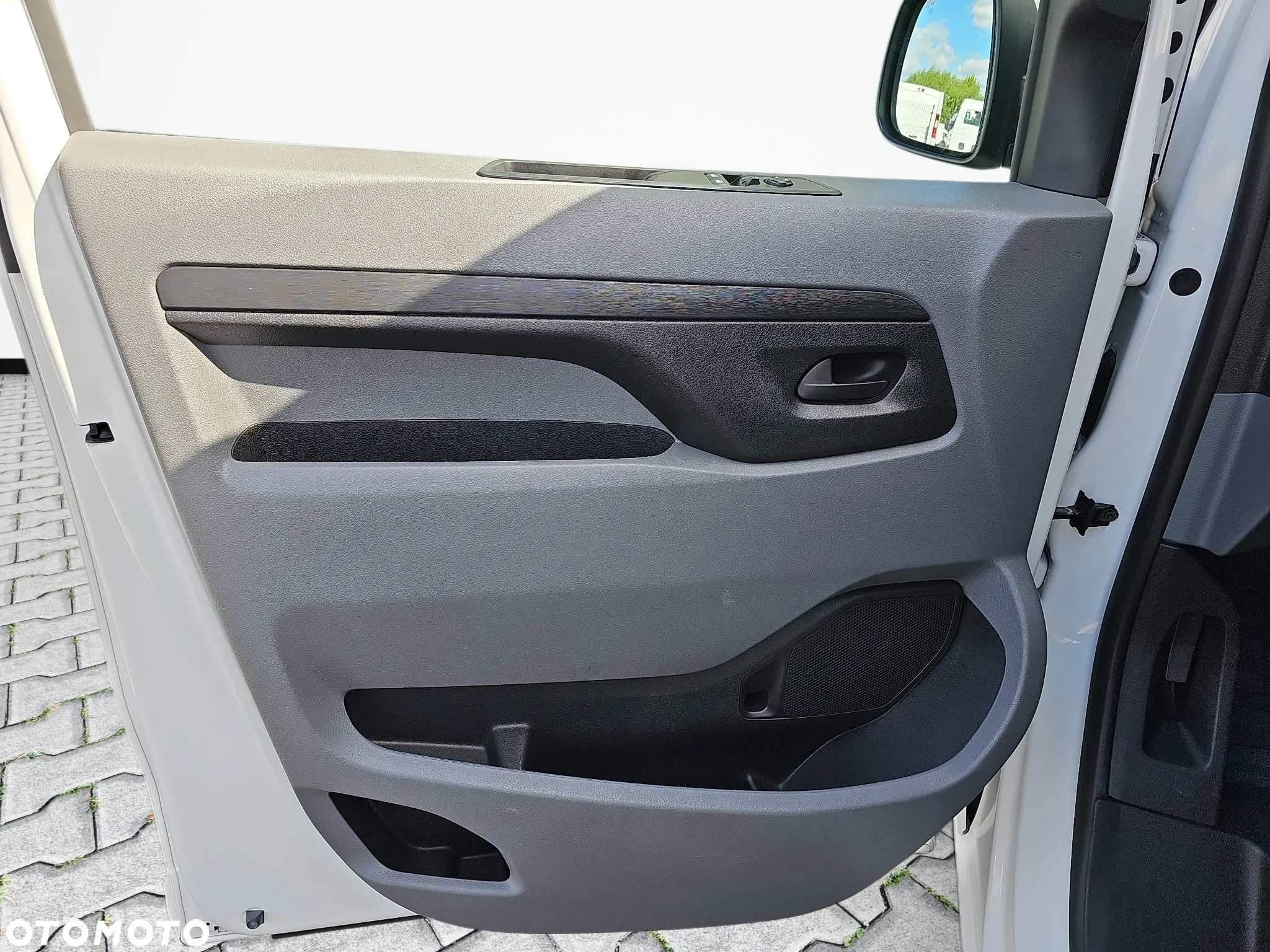Opel Vivaro - 11