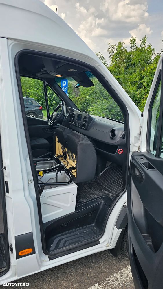 Mercedes-Benz Sprinter - 11