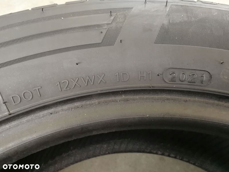 Opona zimowa 215/60 R 17C Hankook Winter Icept LV - 4