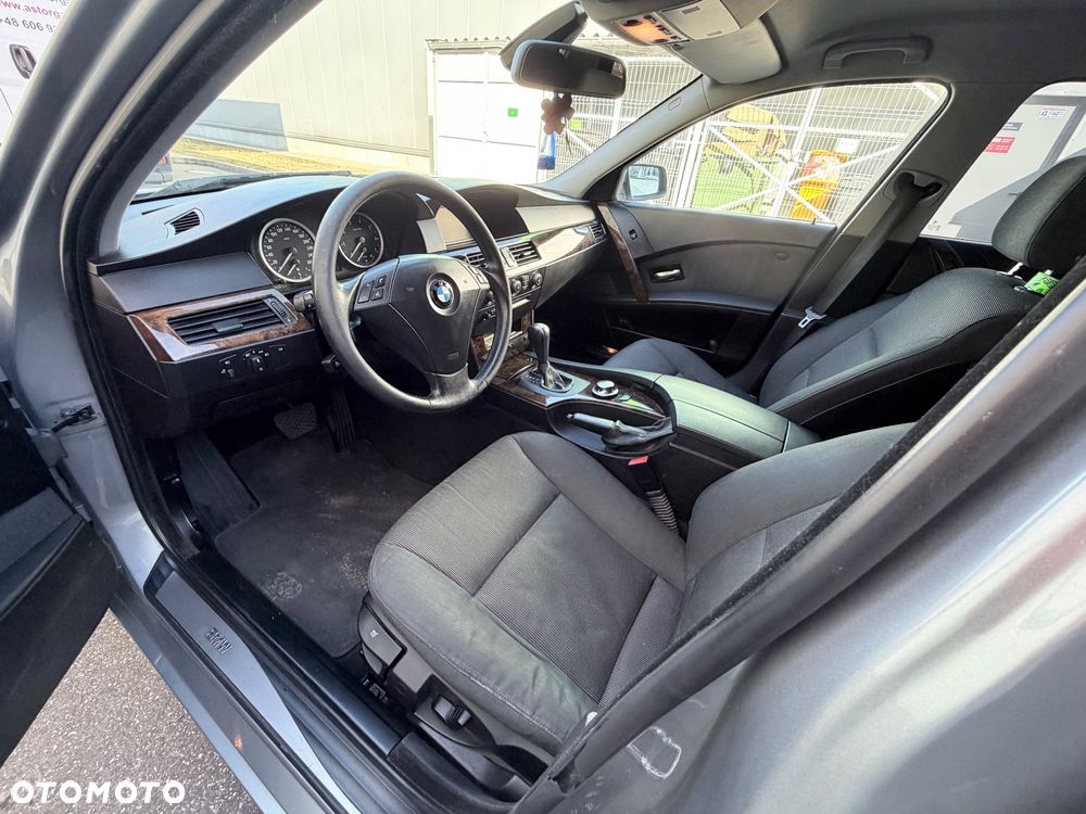 BMW Seria 5 523i - 17