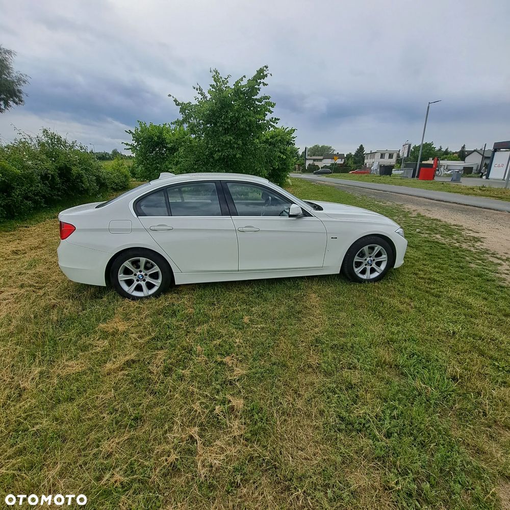 BMW Seria 3 320i Efficient Dynamics Edition Sport Line - 8
