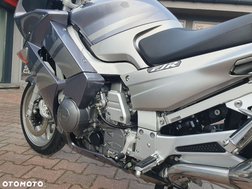Yamaha FJR - 6