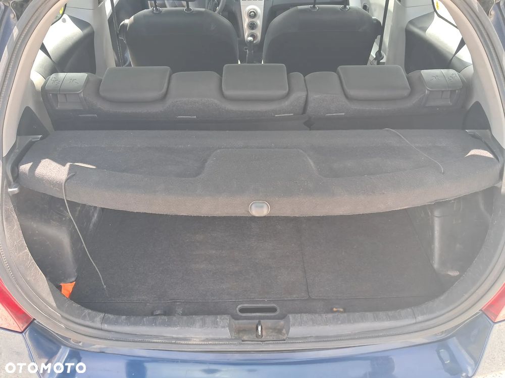 Toyota Yaris - 12