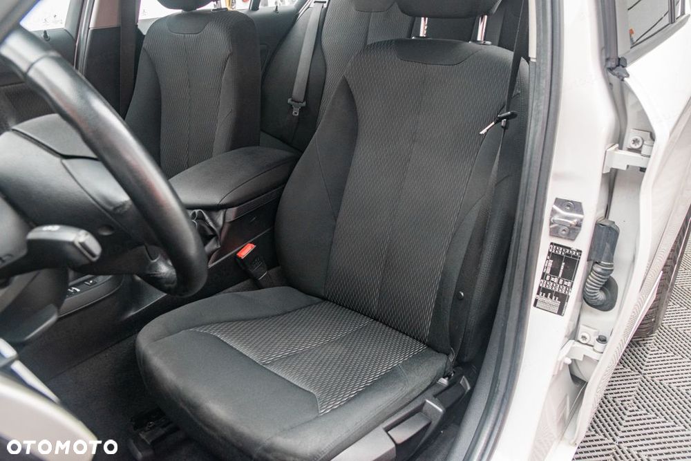 BMW Seria 1 118i - 11