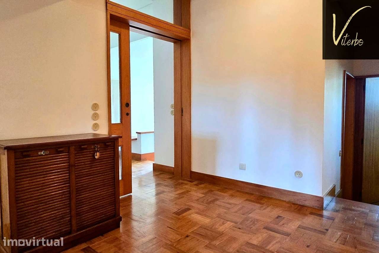 T3 com varanda, garagem fechada em localização privilegiada - Grande imagem: 3/36
