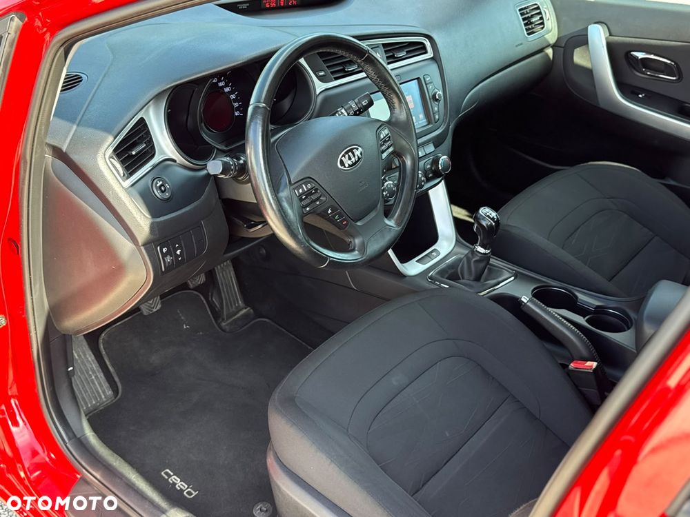 Kia Ceed 1.6 GDI L Business Line - 16