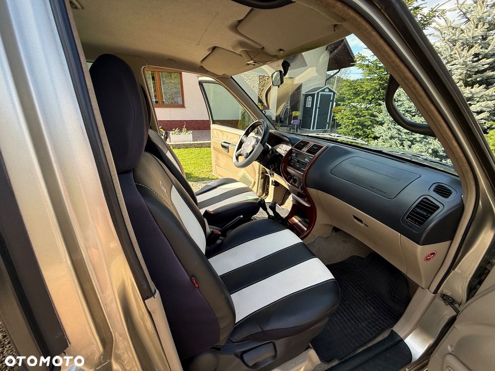 Nissan Terrano 2.7 TDi Comfort - 8