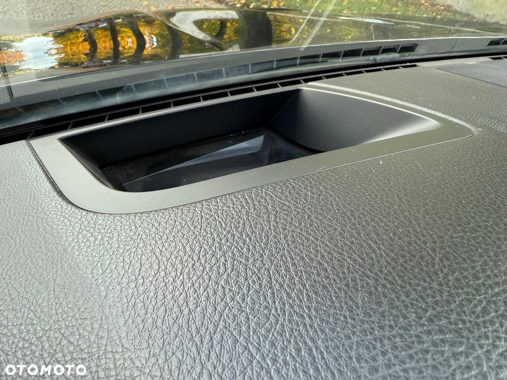 BMW Seria 5 525d Sport-Aut Modern Line - 12