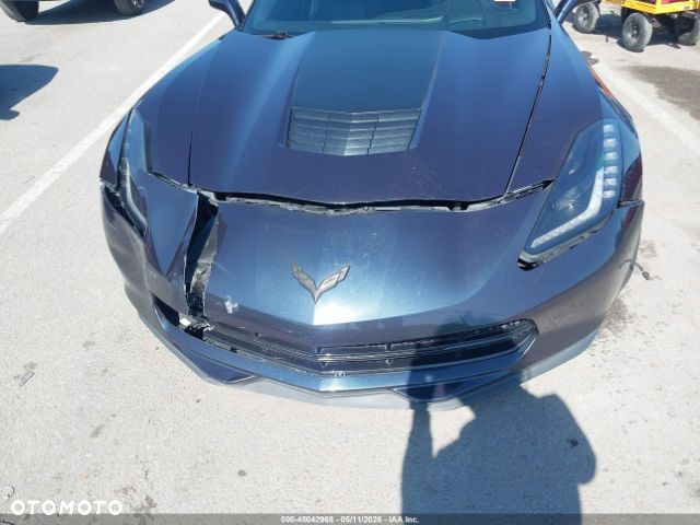 Chevrolet Corvette - 16