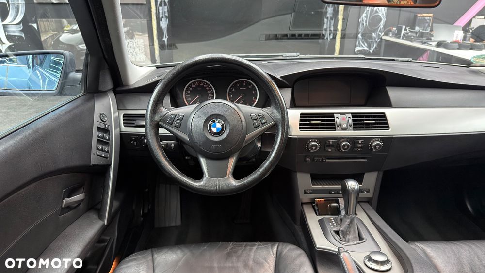 BMW Seria 5 525i - 27