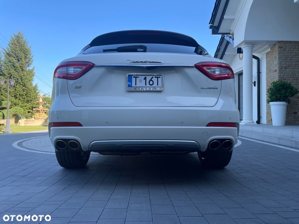 Maserati Levante Essence - 5