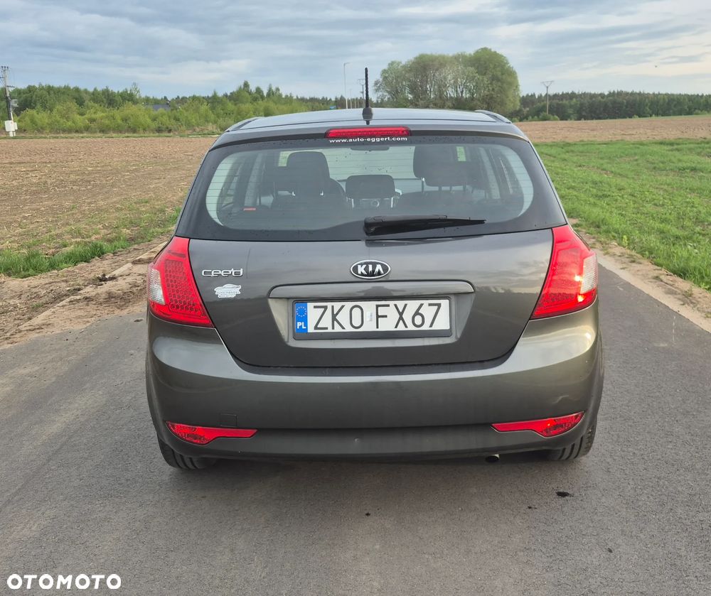 Kia Ceed - 16