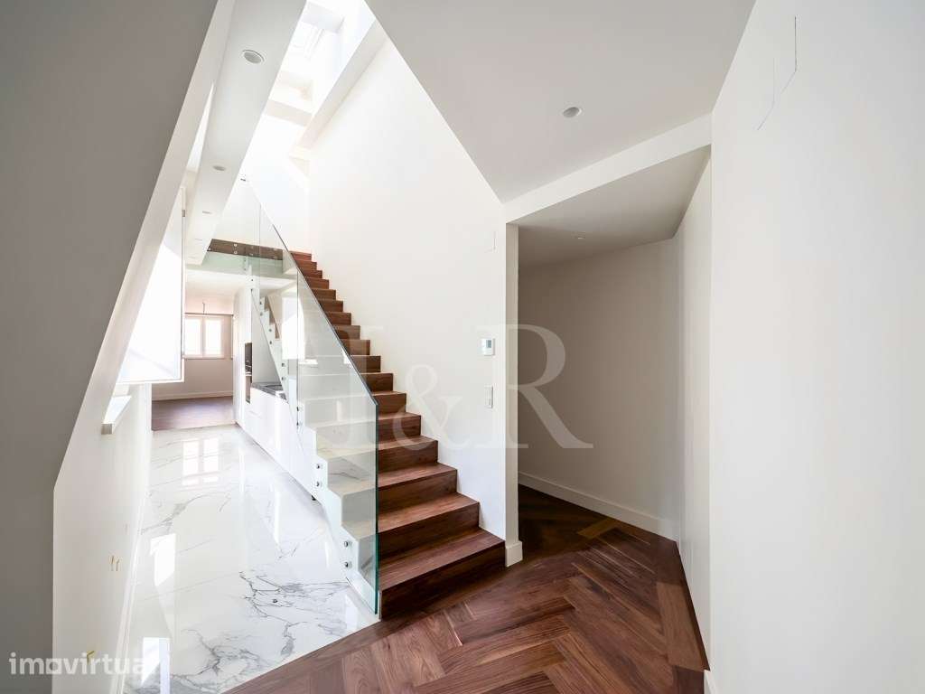 Apartamento T2+1 duplex com vista e estacionamento na Estrela - Grande imagem: 5/75