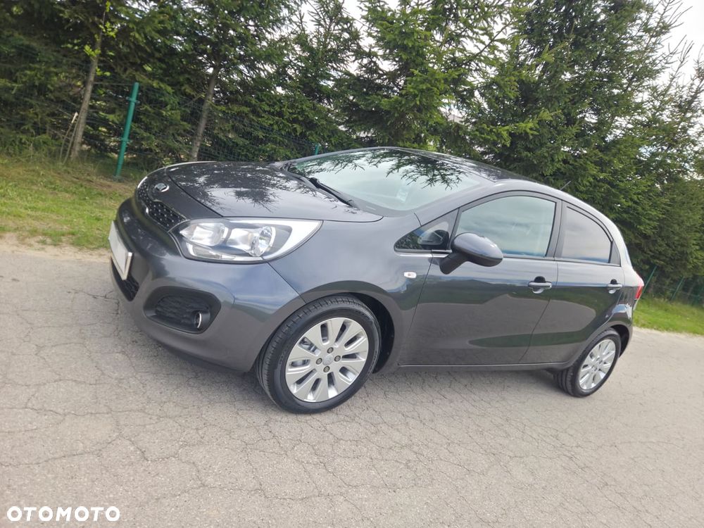 Kia Rio 1.2 L - 12