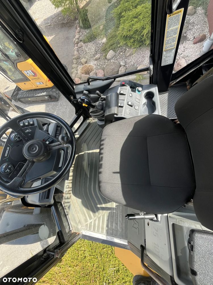 Caterpillar 906 - 13