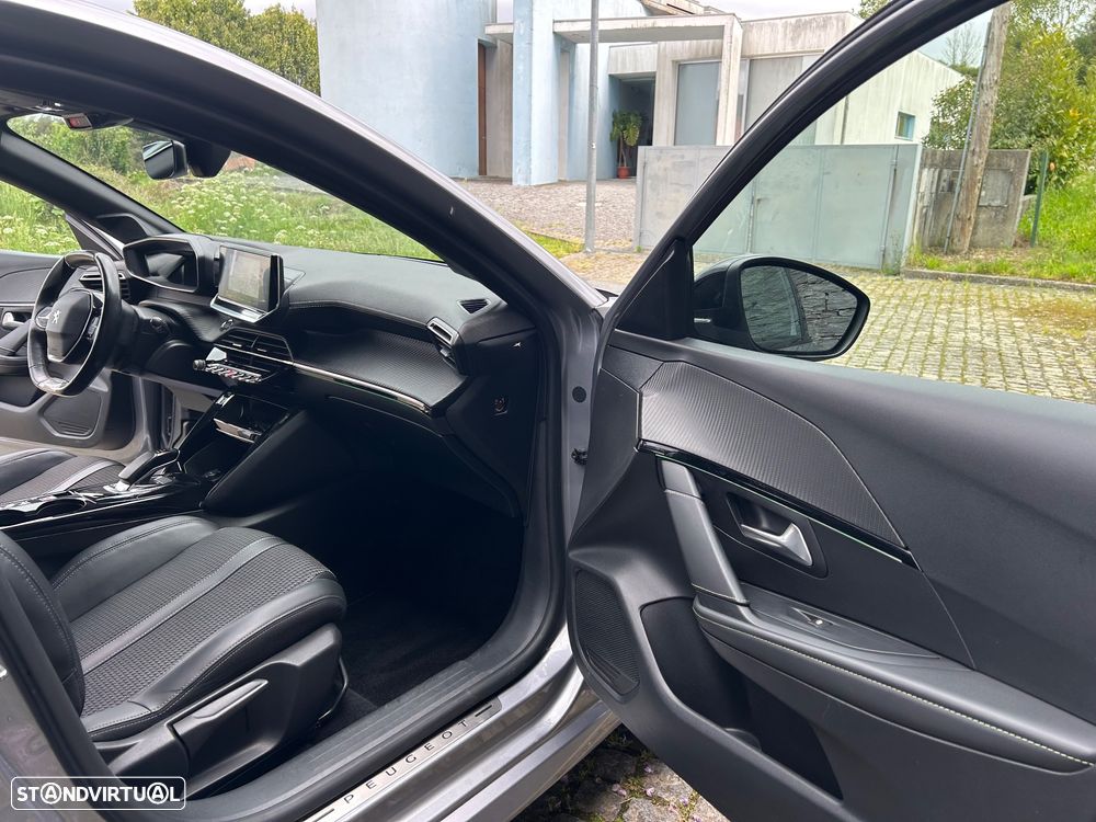 Peugeot e-208 GT - 18