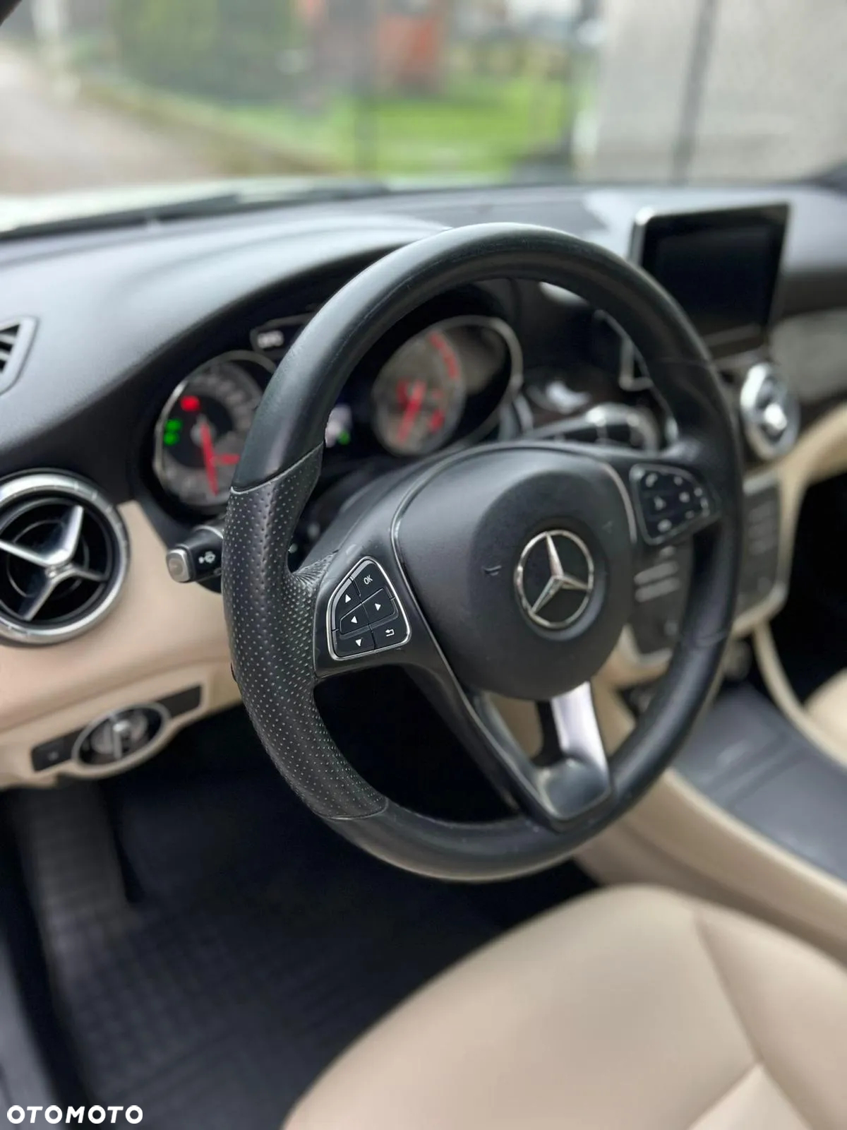 Mercedes-Benz CLA 250 4Matic 7G-DCT - 18