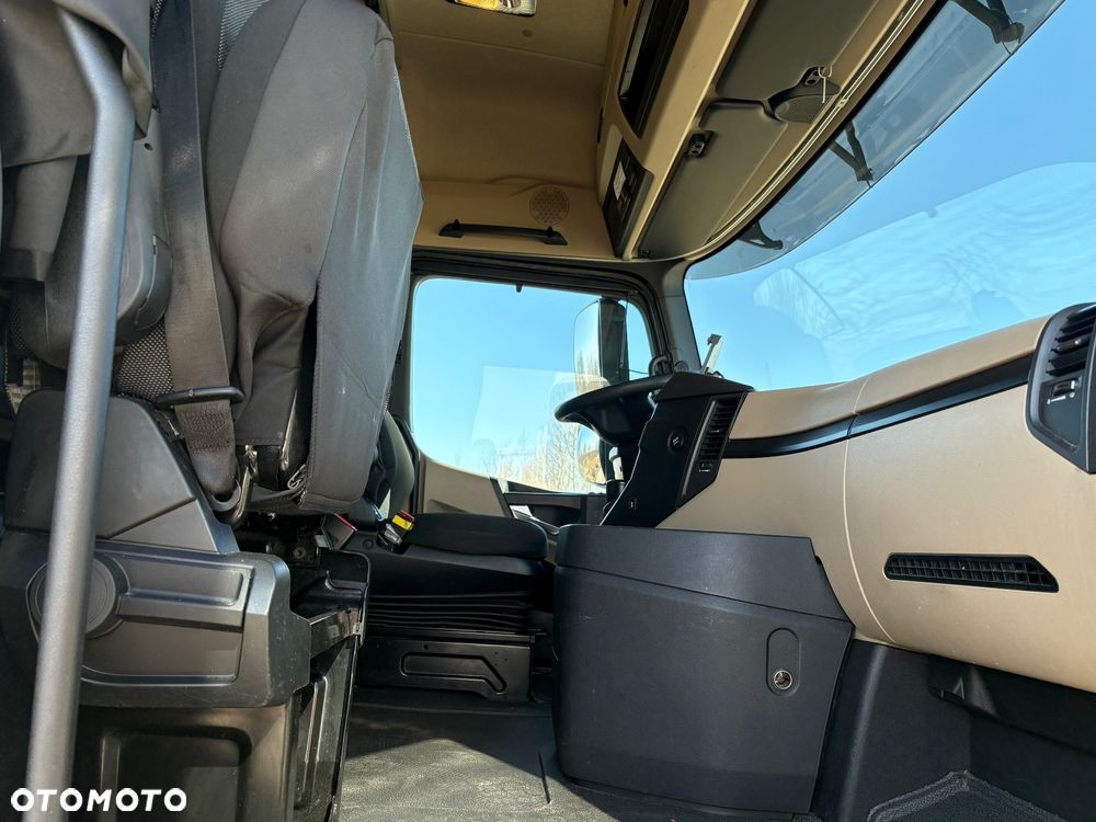 Mercedes-Benz Actros - 12