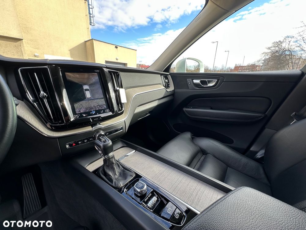 Volvo XC 60 D5 AWD Geartronic Inscription - 32