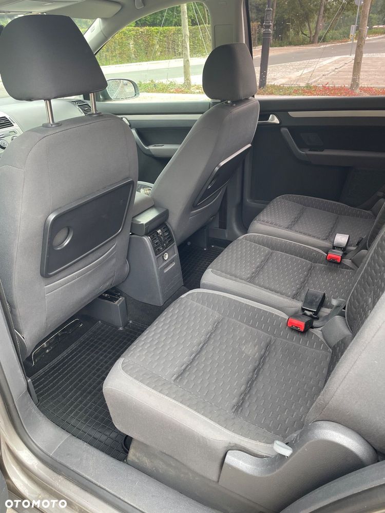 Volkswagen Touran - 6