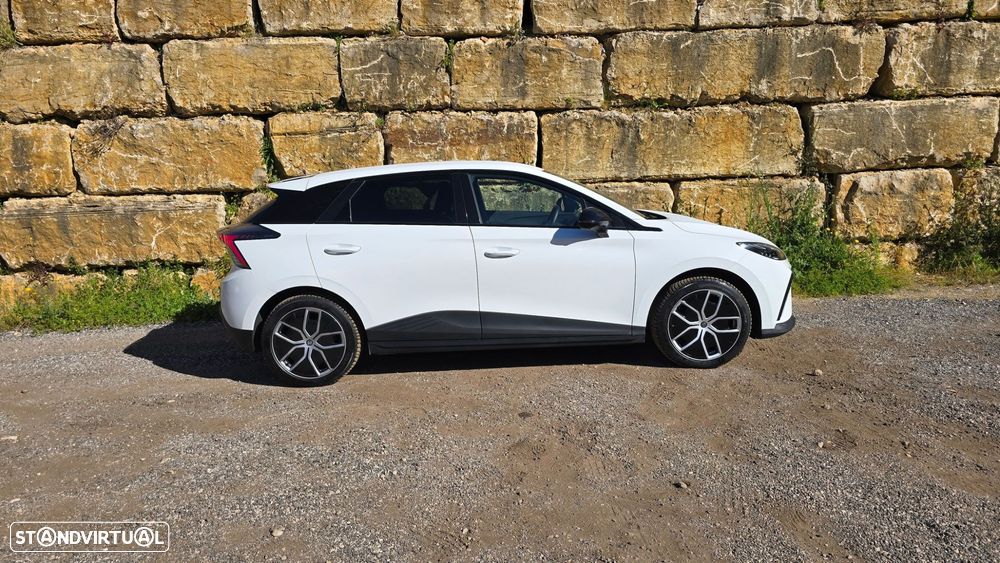 MG MG4 64 kWh Luxury - 4