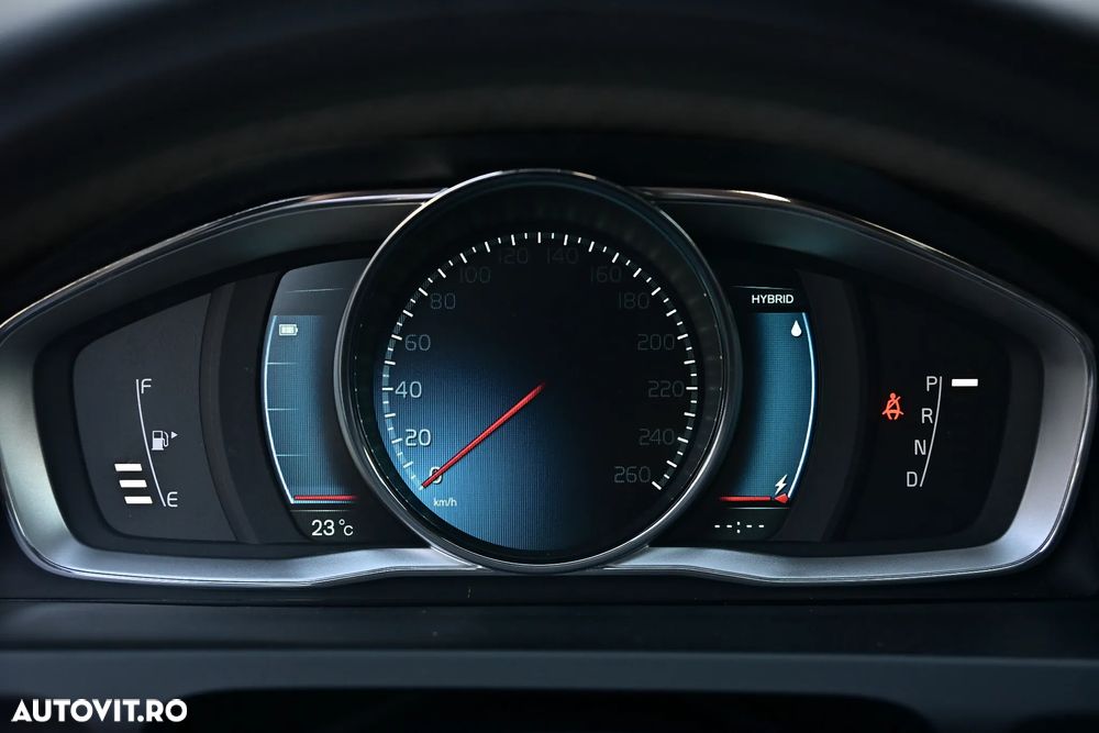 Volvo V60 D6 Plug-In-Hybrid AWD Geartronic Summum - 38