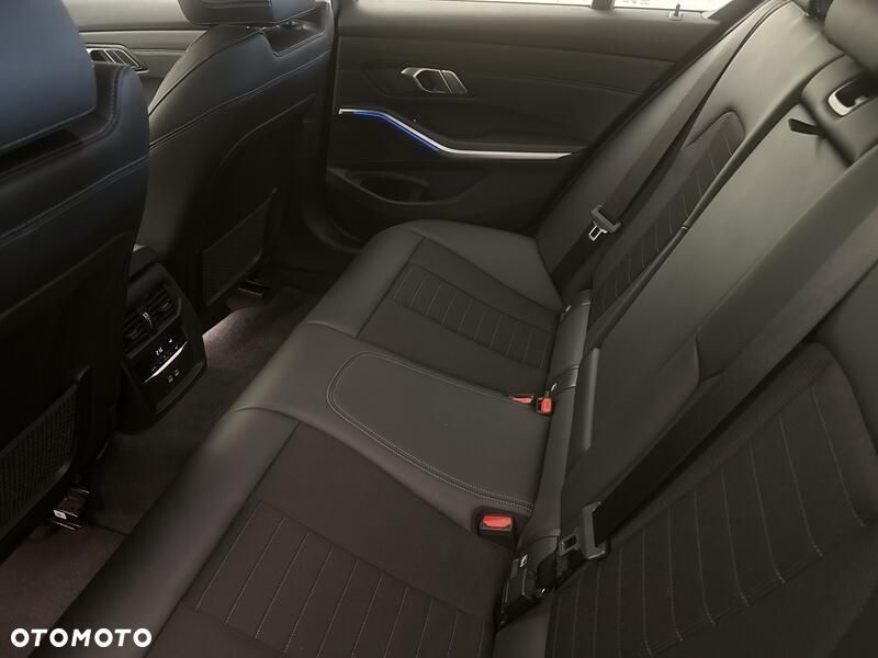 BMW Seria 3 318i Sport Line - 20