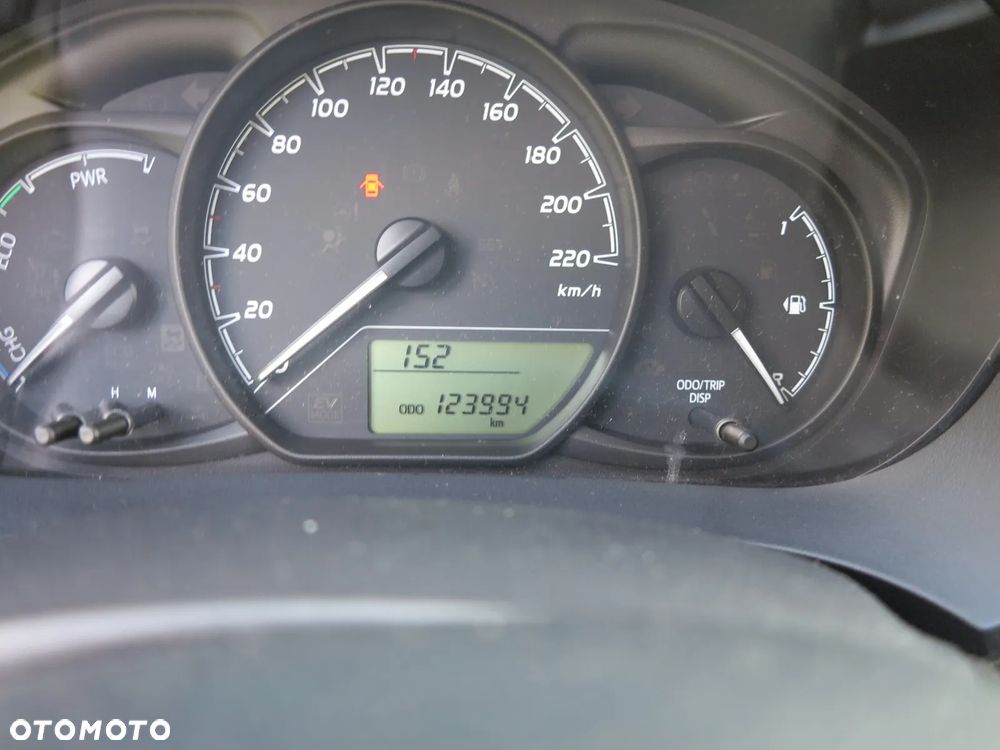 Toyota Yaris Hybrid 100 Active EU6 - 11