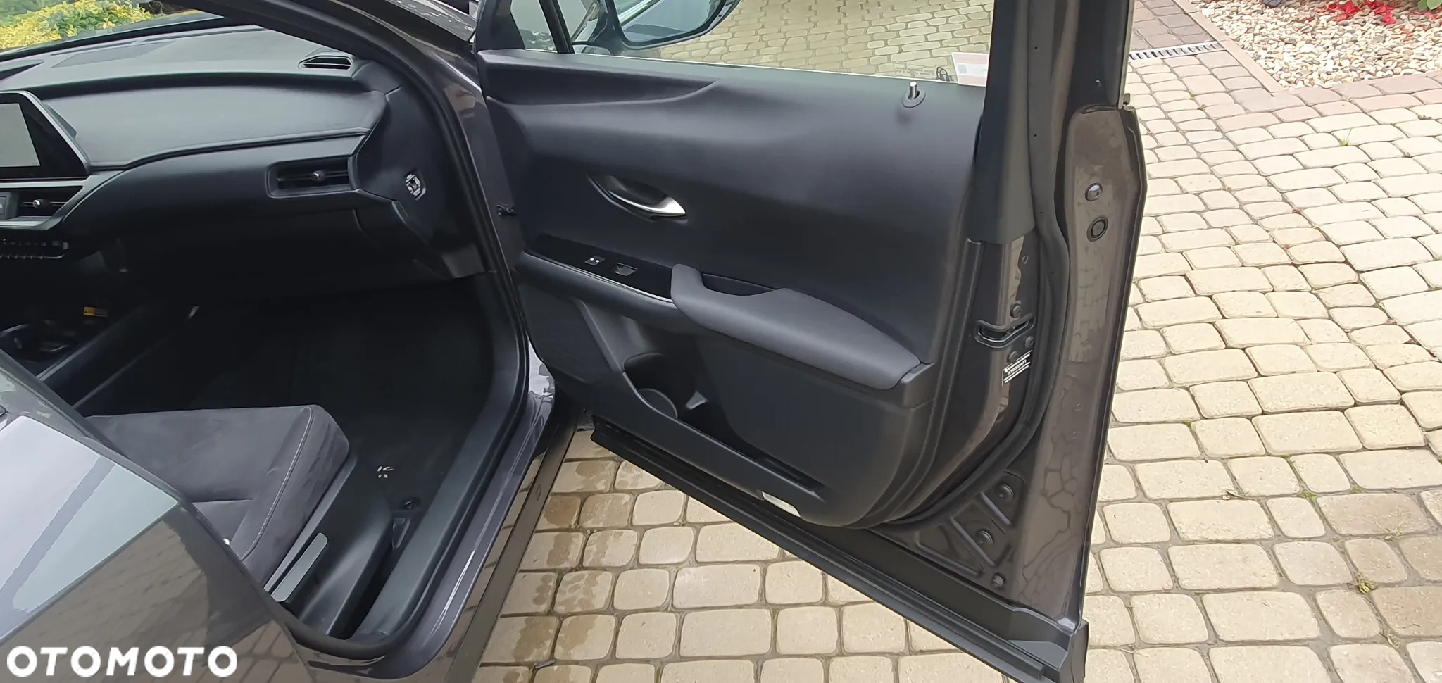Lexus UX 200 GPF Business 2WD - 26