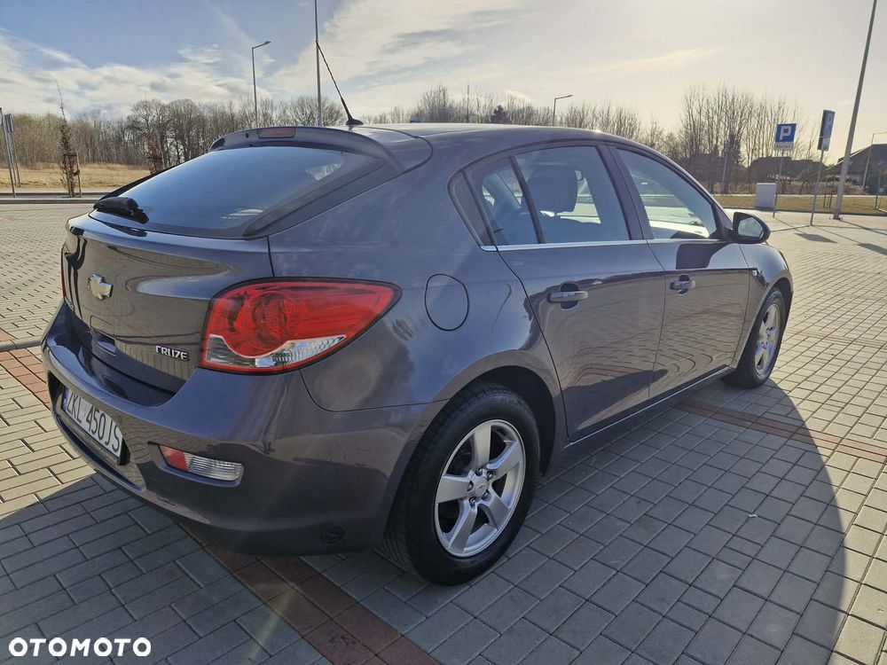 Chevrolet Cruze 1.8 LT+ - 9