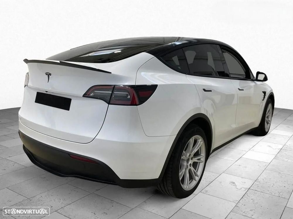 Tesla Model Y Standard Long Range RWD - 2
