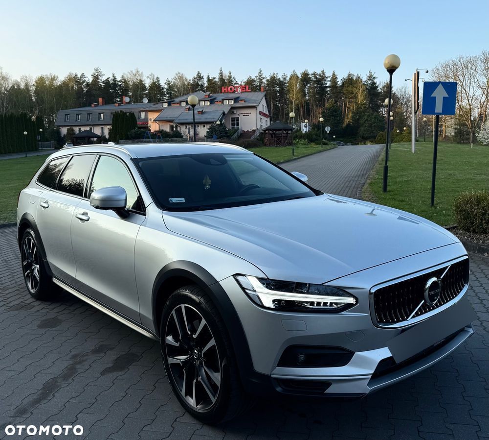 Volvo V90 Cross Country D5 AWD Ocean Race - 4