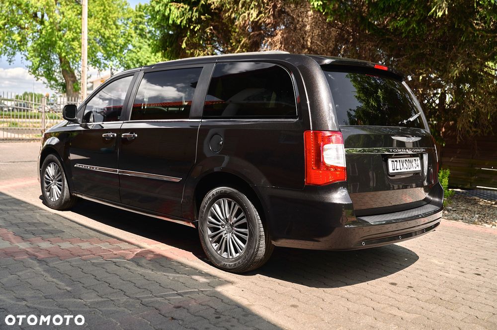 Chrysler Town & Country 3.6 Limited - 11