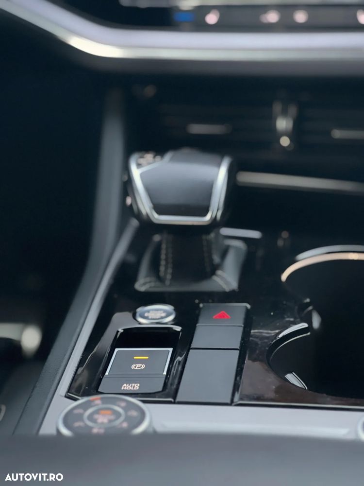 Volkswagen Touareg - 11