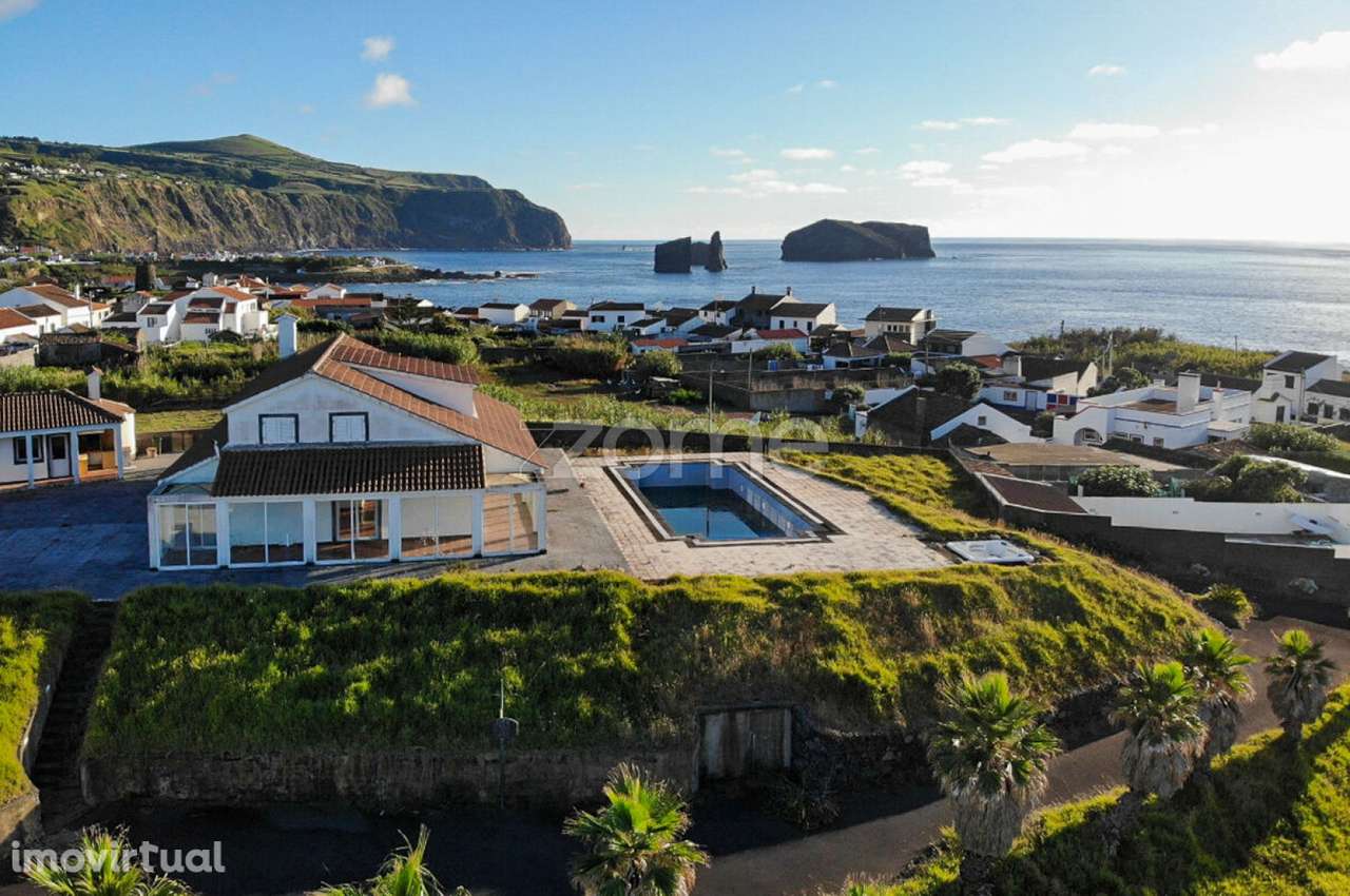 Moradia T3 + Casa de Apoio T2, com Vista Mar e Piscina nos Mosteiros - Grande imagem: 2/37