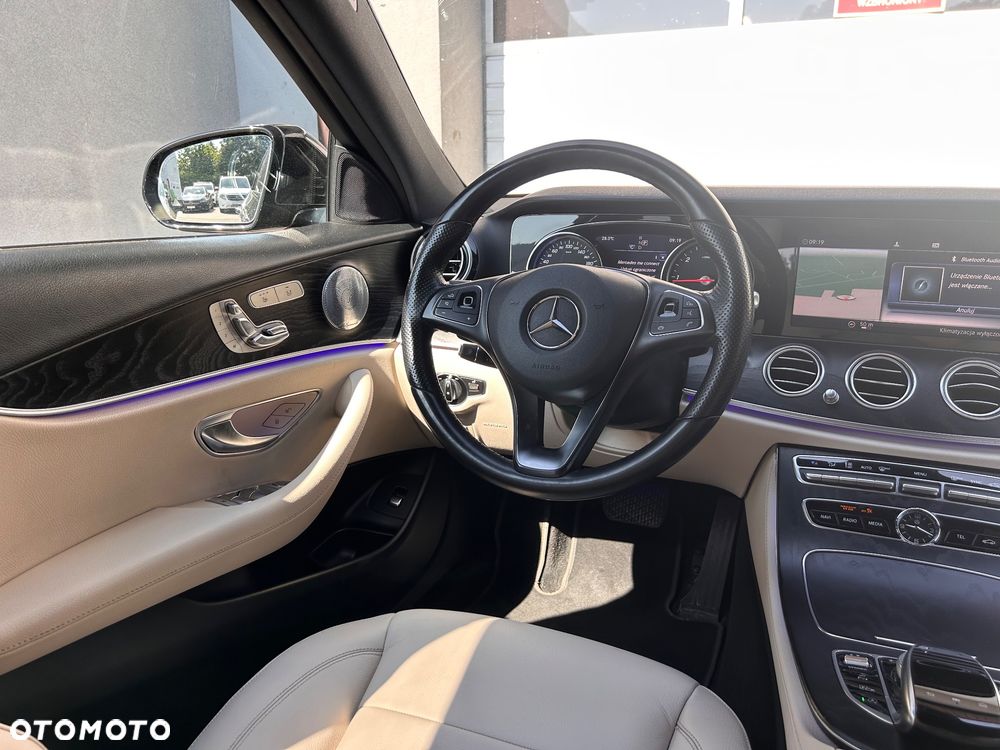 Mercedes-Benz Klasa E 220 d 4-Matic 9G-TRONIC - 15