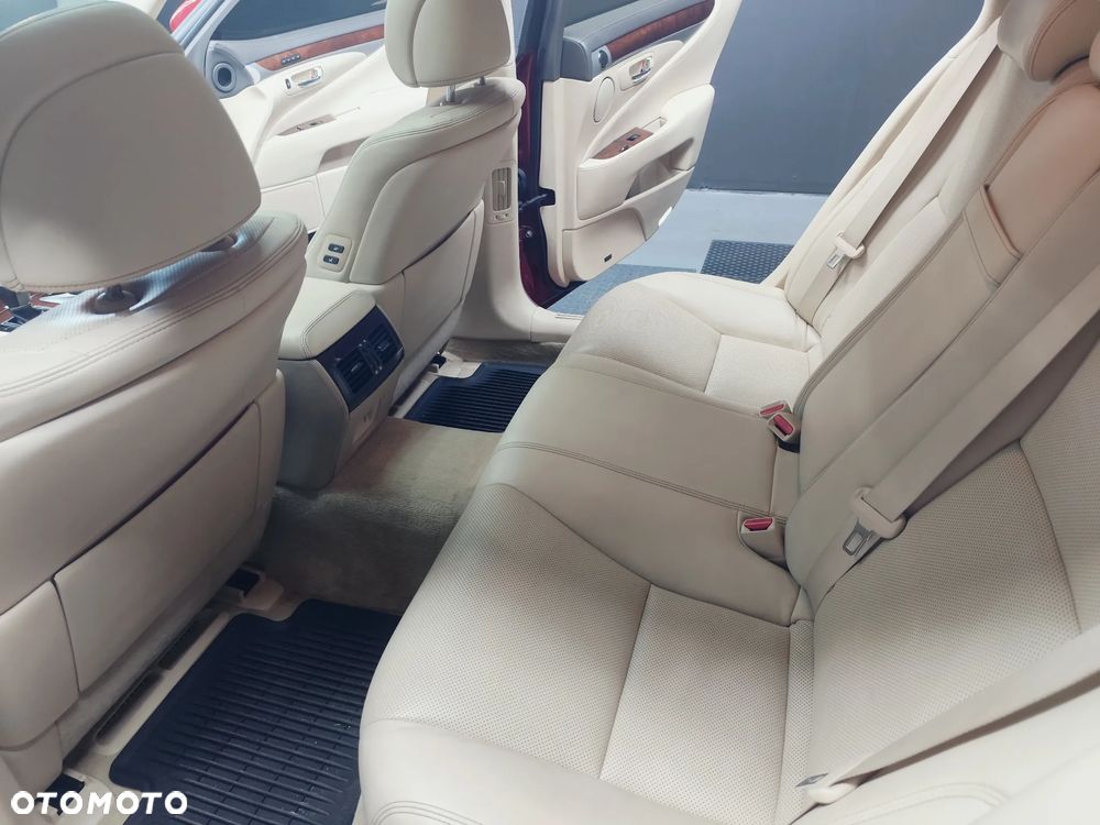 Lexus LS - 8