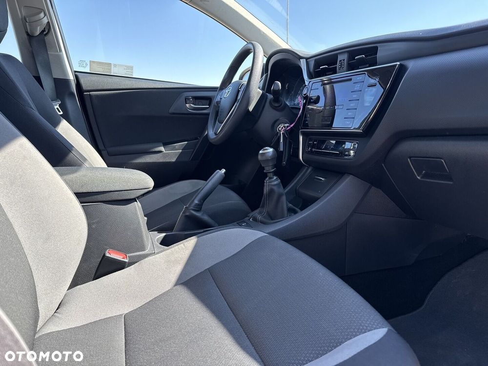 Toyota Auris - 10